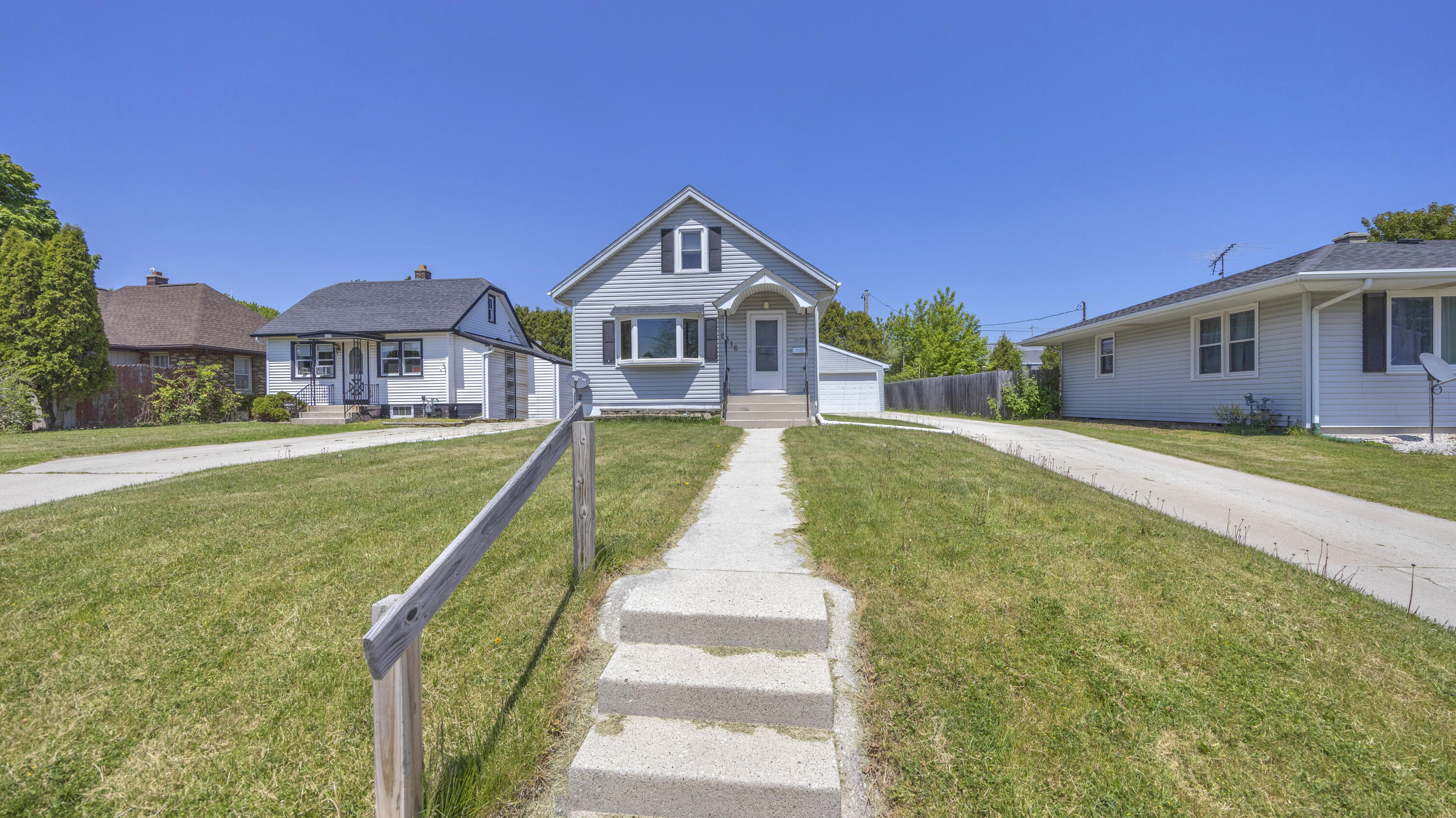 2316 Main Avenue Sheboygan, WI 53083 - Photo 20 of 20 Front Yard