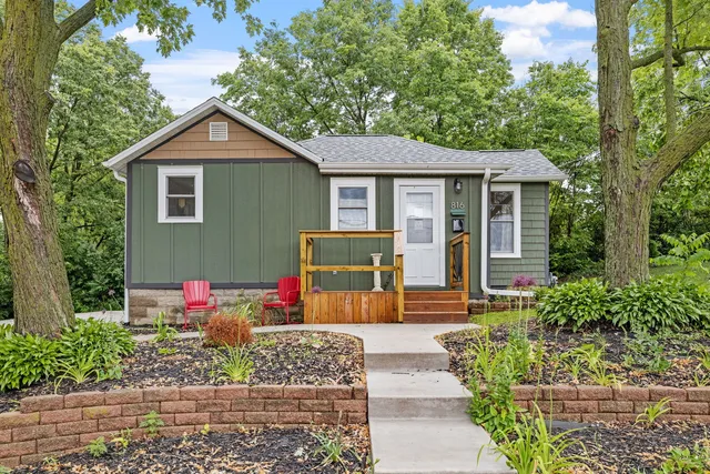 $210,000 | 816 South Jefferson Avenue, Dixon, IL 61021