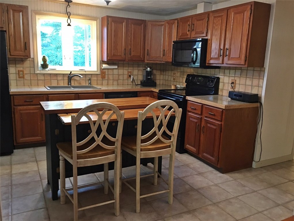 247 Biscuit City Road Charlestown, RI 02813 - Photo 6 of 19