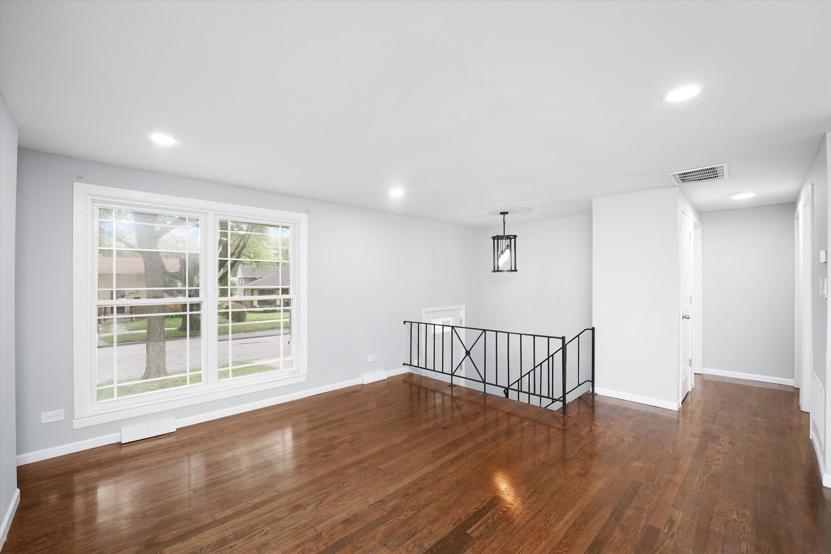 13228 South Rhodes Avenue Chicago, IL 60827 - Photo 5 of 24