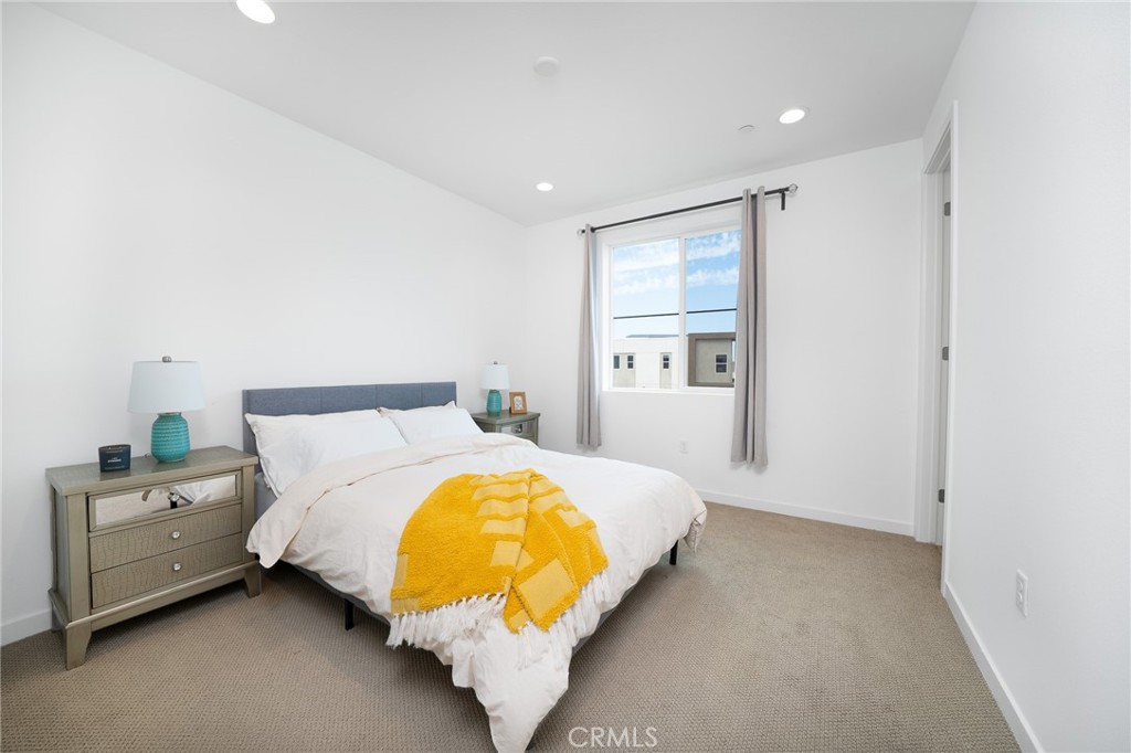 211 Baluster Irvine, CA 92618 - Photo 12 of 25 3rd floor bedroom