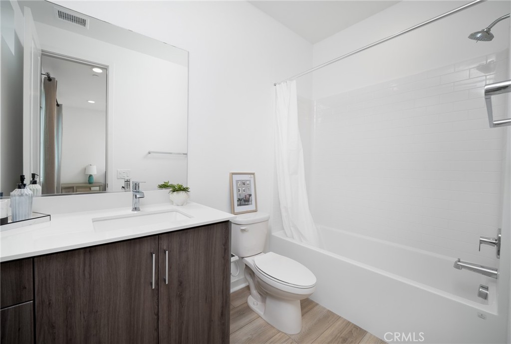 211 Baluster Irvine, CA 92618 - Photo 13 of 25 3 floor bedroom