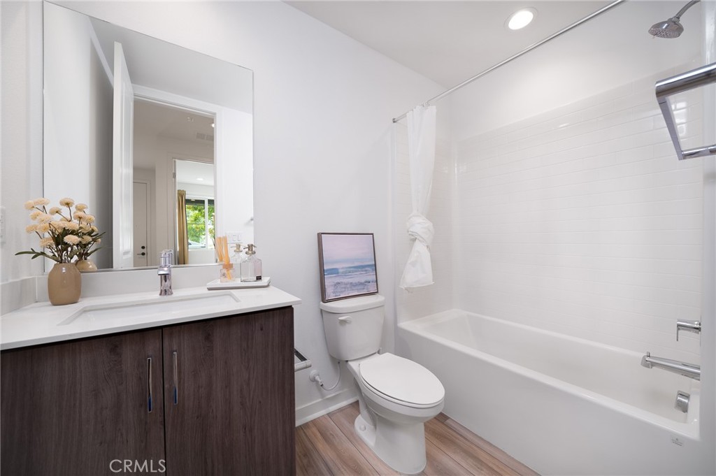 211 Baluster Irvine, CA 92618 - Photo 4 of 25 1st floor bathroom