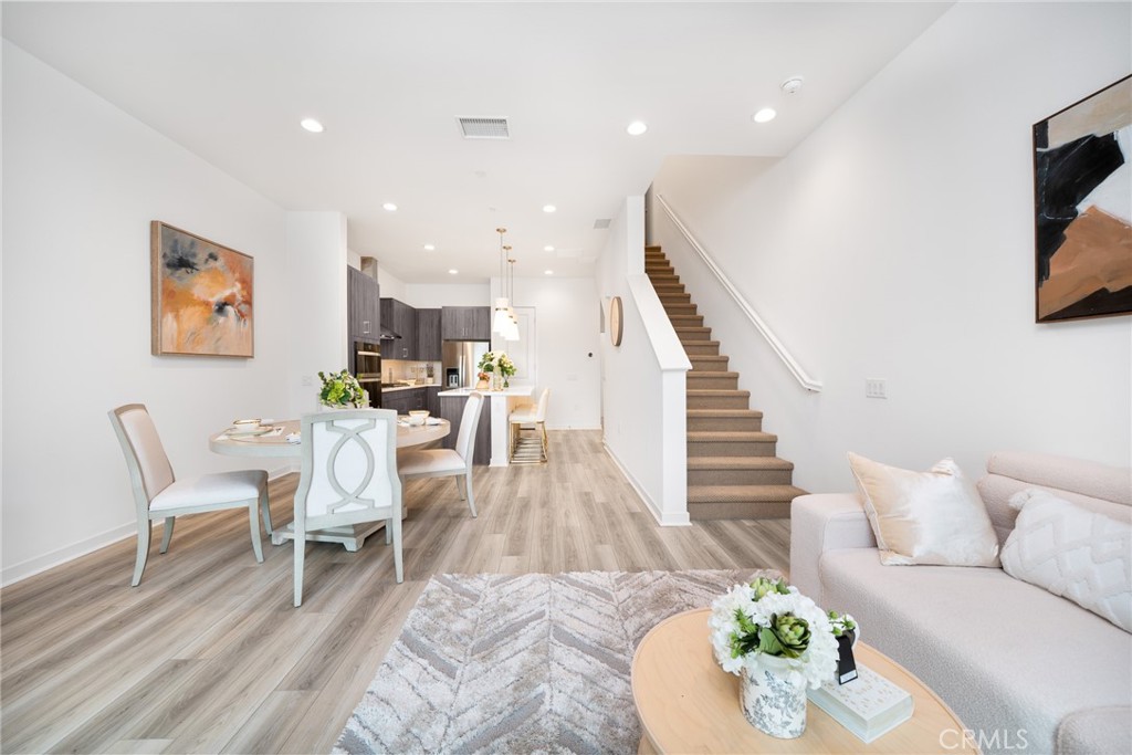 211 Baluster Irvine, CA 92618 - Photo 10 of 25 Living room