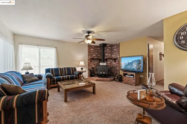 $325,000 | 29404 Alpine Drive, Cold Springs, CA 95335