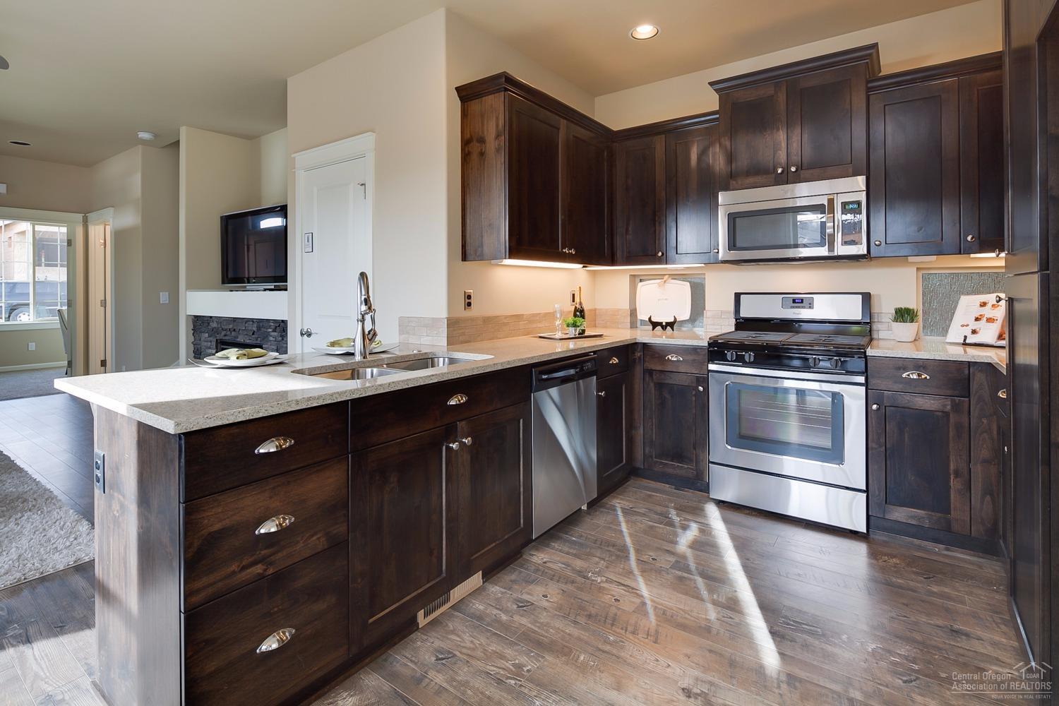 20908 Sotra Loop Bend, OR 97702 - Photo 5 of 22 Gallery Image 5