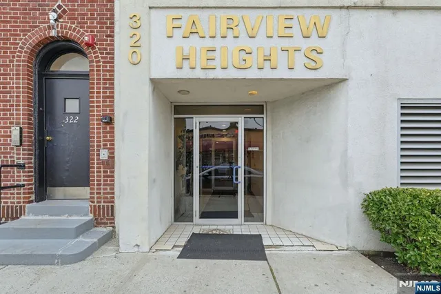 a view of entryway with a door