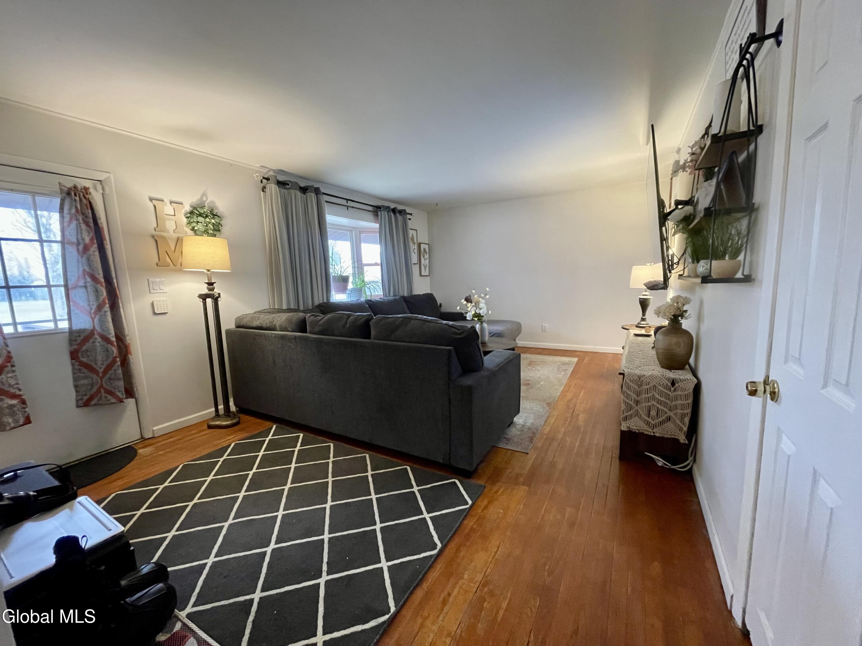 304 Dearborn Avenue Schenectady, NY 12304 - Photo 4 of 15 IMG_2148