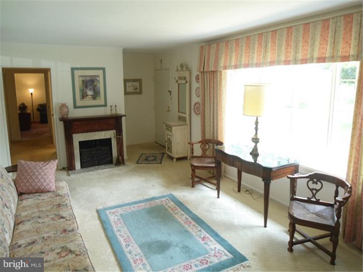 841 Edgemont Road Fairless Hills, PA 19030 - Photo 11 of 25 Living Room