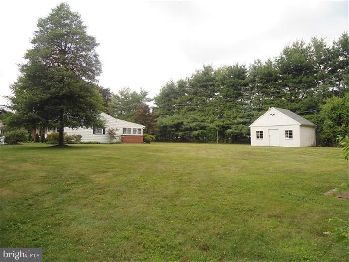 841 Edgemont Road Fairless Hills, PA 19030 - Photo 19 of 25 Exterior Side