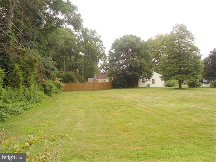 841 Edgemont Road Fairless Hills, PA 19030 - Photo 20 of 25 Exterior Side