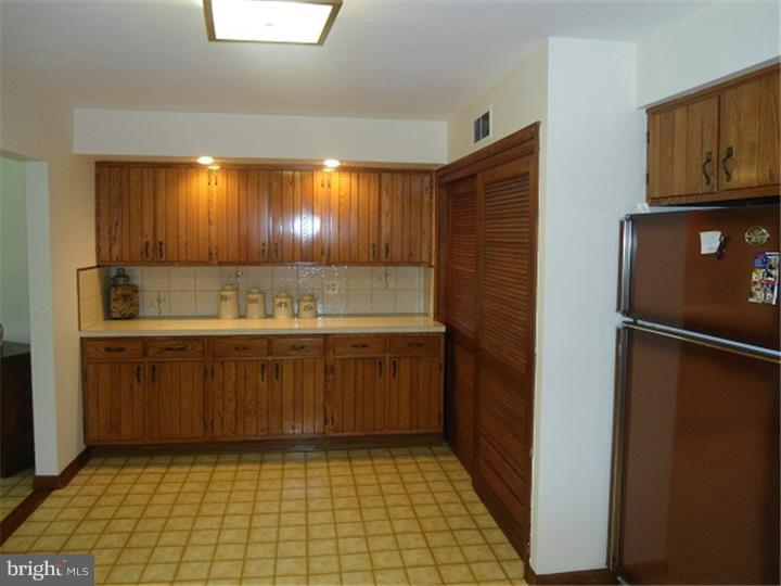 841 Edgemont Road Fairless Hills, PA 19030 - Photo 9 of 25 Kitchen