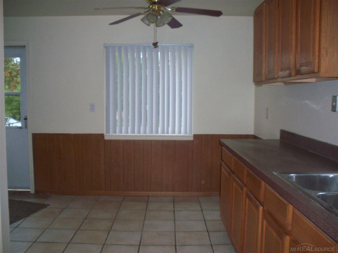 27079 Ridgewood Street Roseville, MI 48066 - Photo 7 of 19