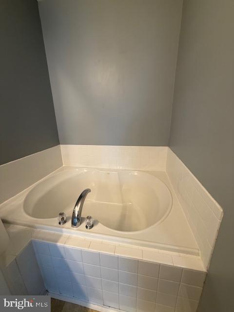 108 Leather Fern Way Frederick, MD 21702 - Photo 12 of 22 a bathroom with a bathtub