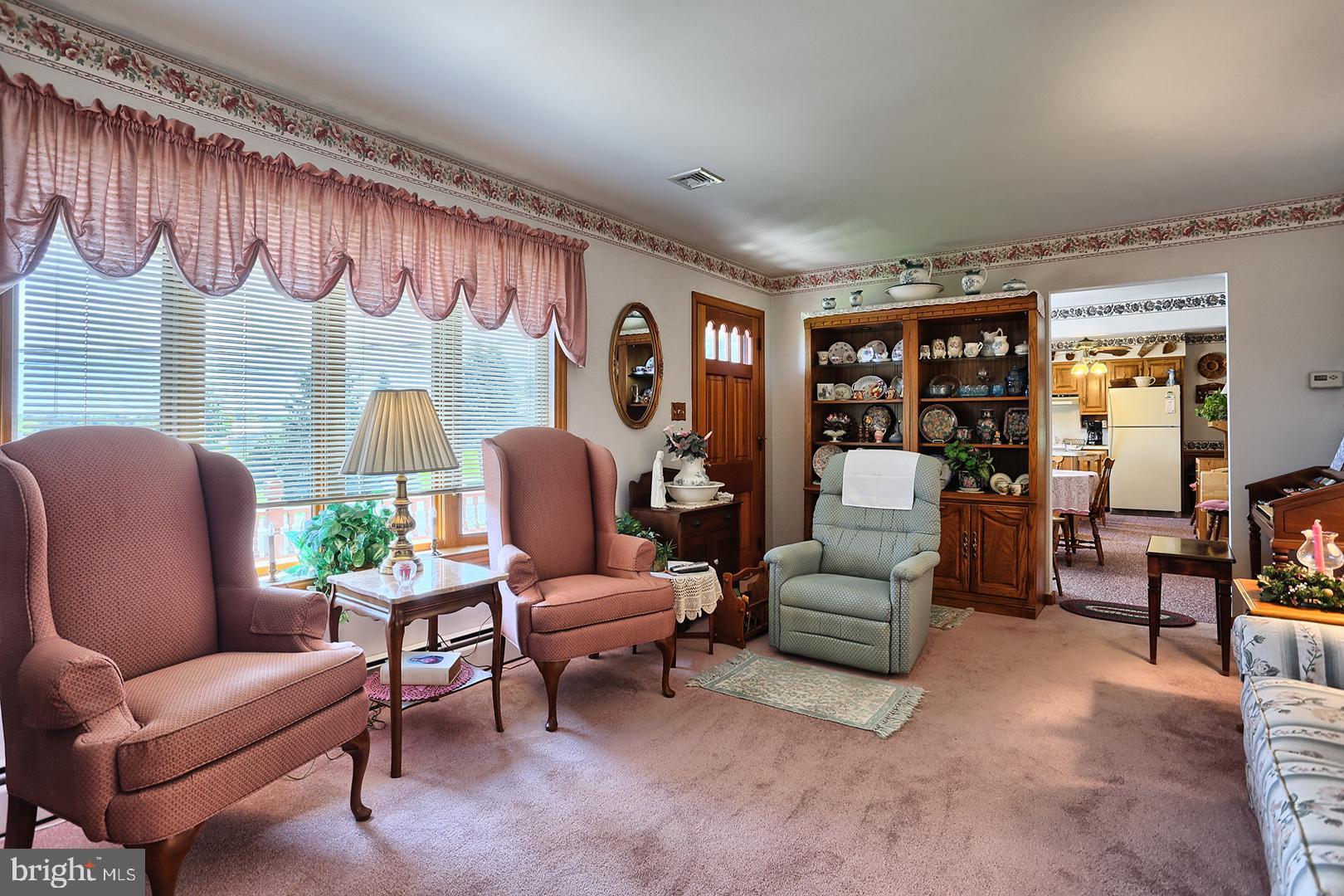 690 Creek Road Carlisle, PA 17013 - Photo 11 of 29 Living Room