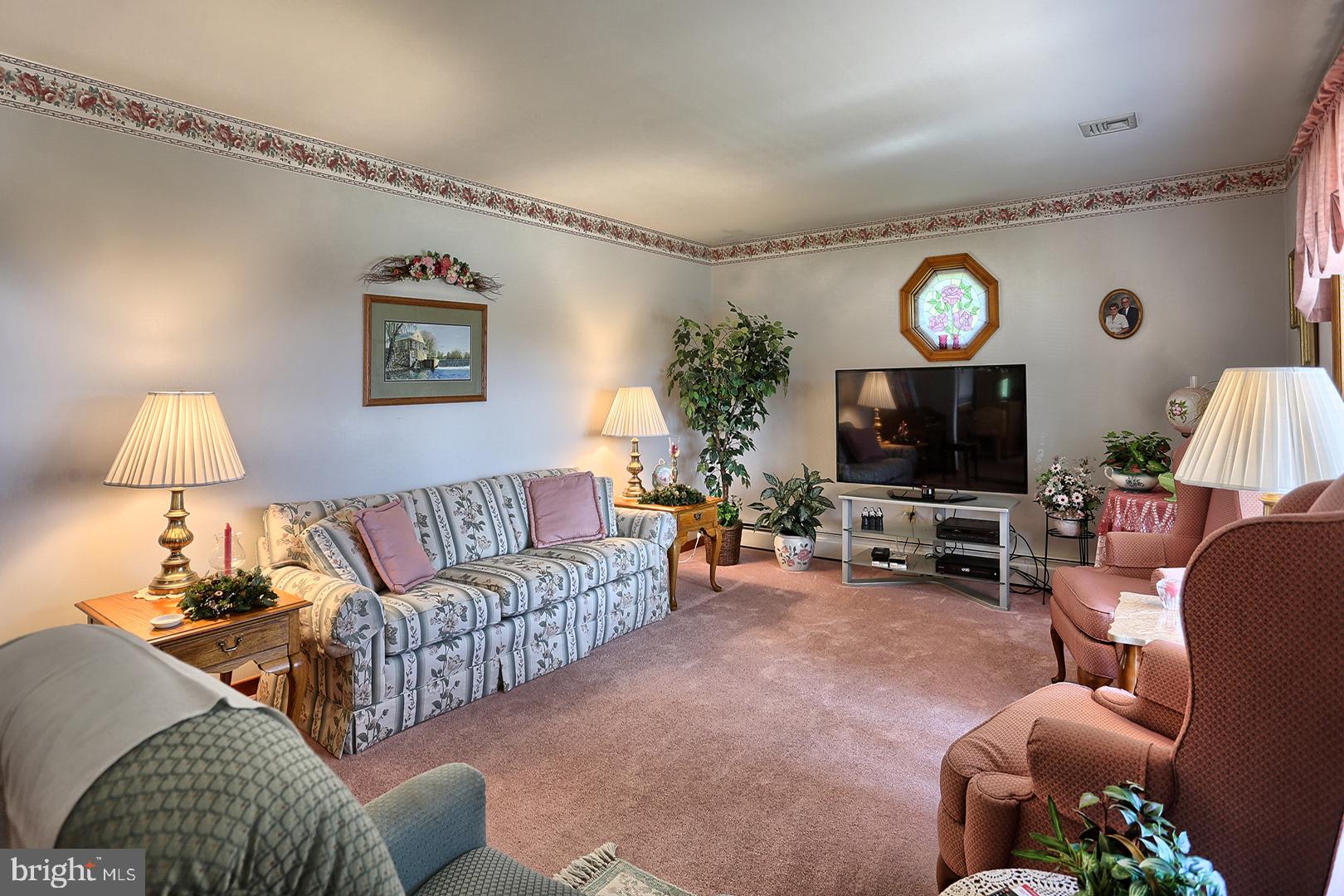 690 Creek Road Carlisle, PA 17013 - Photo 12 of 29 Living Room