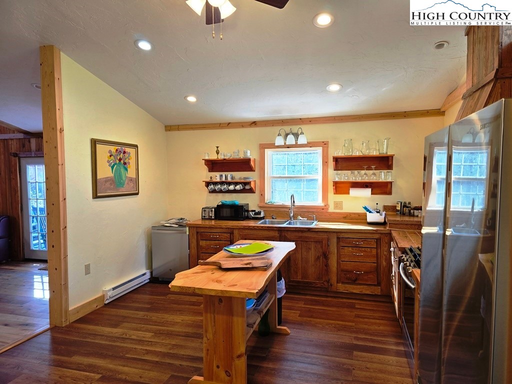 115 Little Horse Path Lansing, NC 28643 - Photo 11 of 33 a kitchen that has a table and chairs in it