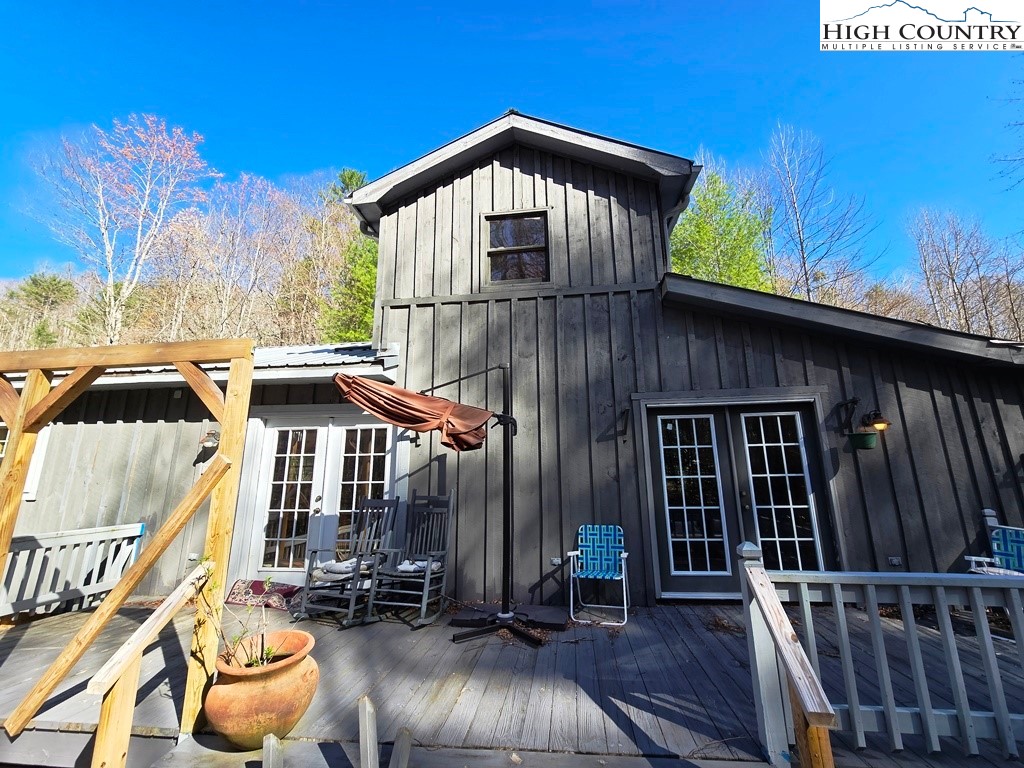 115 Little Horse Path Lansing, NC 28643 - Photo 24 of 33 a front view of a house with sitting area