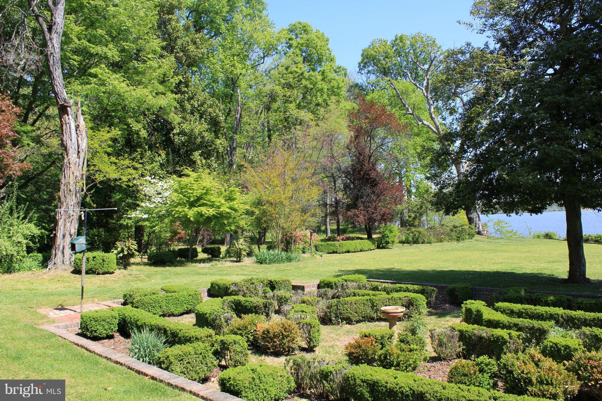 11101 Gunston Road Mason Neck, VA 22079 - Photo 14 of 30 Beautiful Lawns