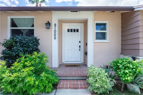 $880,000 | 21000 Elkwood Street, Canoga Park, CA 91304