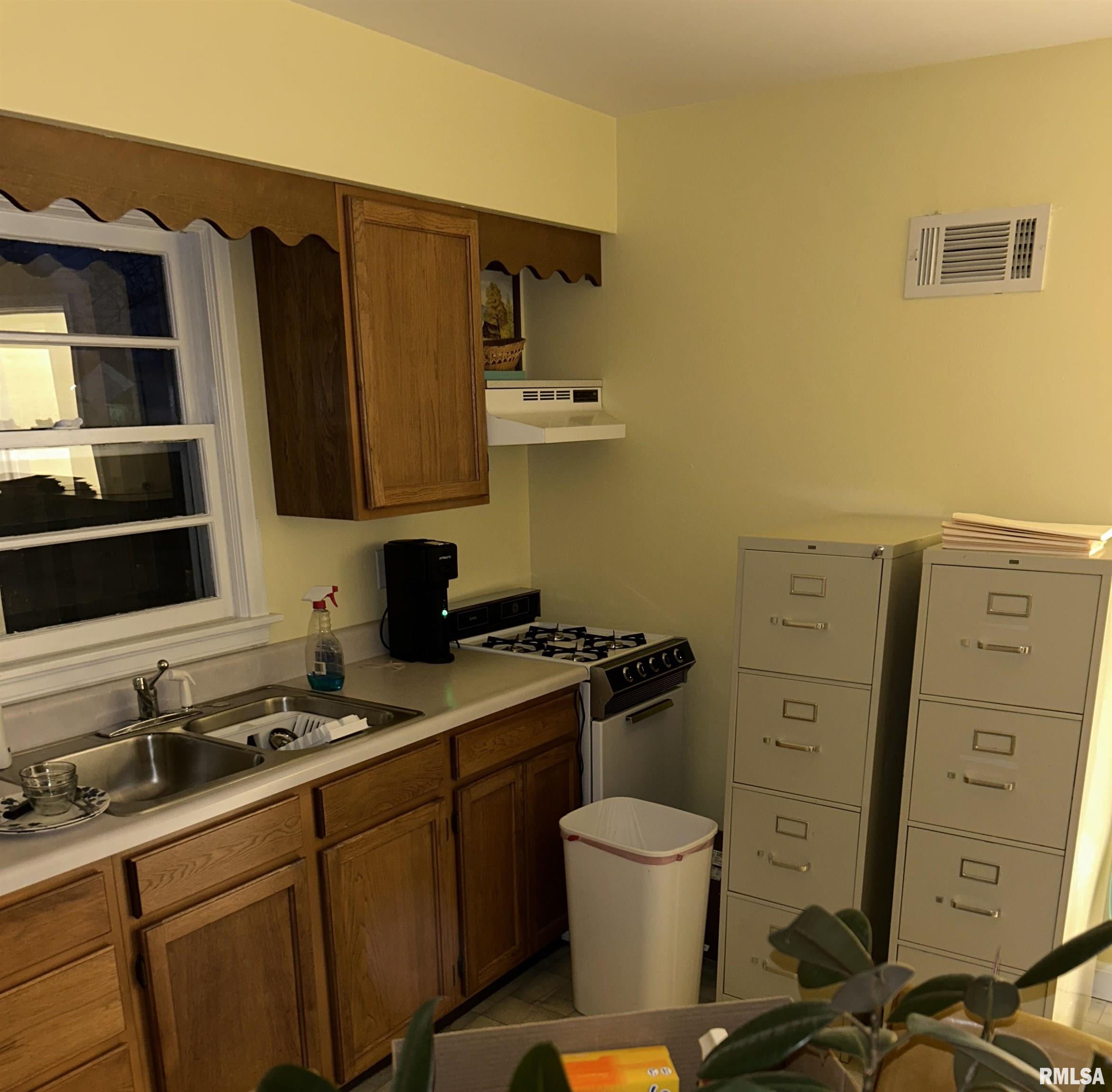 2623 South 5th Street Springfield, IL 62703 - Photo 3 of 12