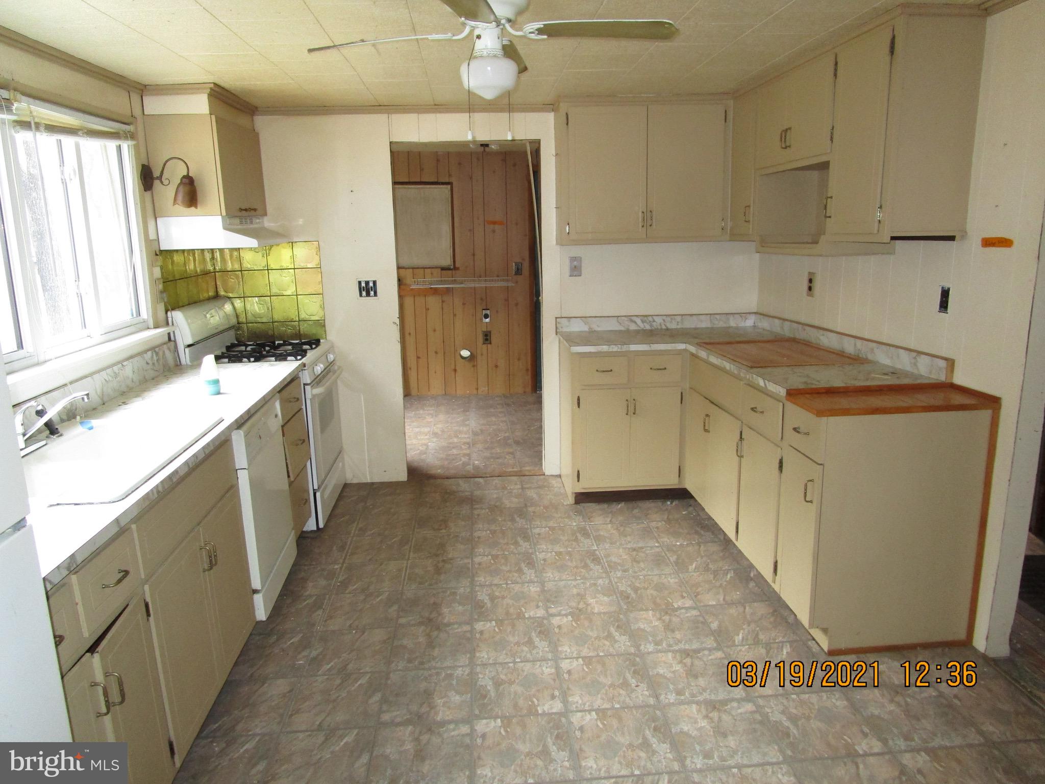21044 Orchard Road Ellendale, DE 19941 - Photo 7 of 13 Kitchen