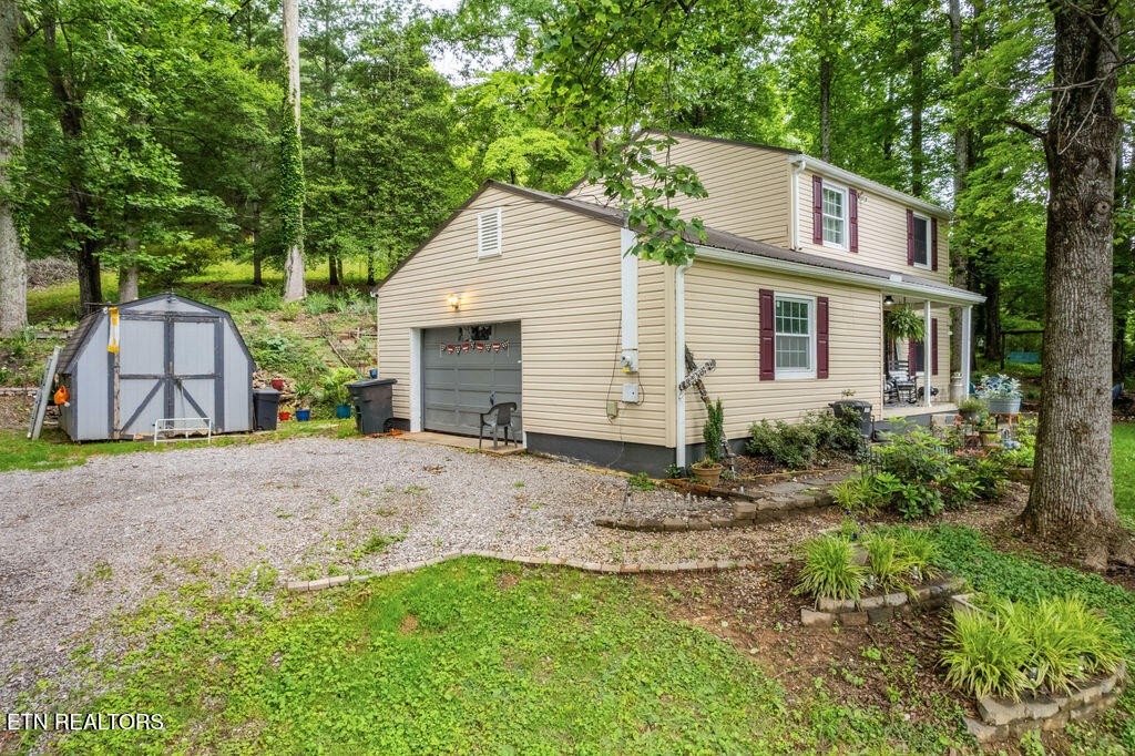 1829 Dutch Valley Road Clinton, TN 37716 - Photo 3 of 25 Gallery Image 3
