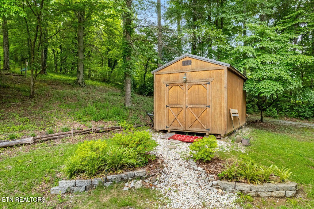 1829 Dutch Valley Road Clinton, TN 37716 - Photo 4 of 25 Gallery Image 4