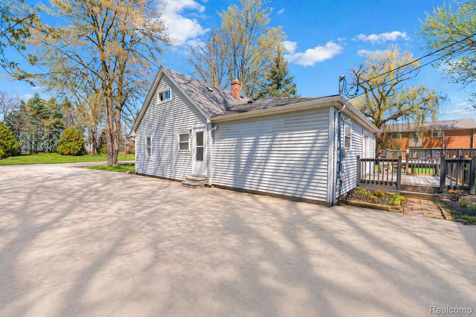 36845 Sibley Road New Boston, MI 48164 - Photo 5 of 22 View of garage