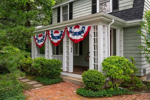 $958,500 | 1437 Massachusetts Avenue, Lexington, MA 02420