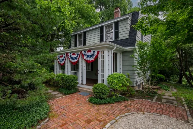 $958,500 | 1437 Massachusetts Avenue, Lexington, MA 02420