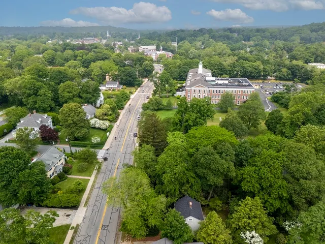 $958,500 | 1437 Massachusetts Avenue, Lexington, MA 02420