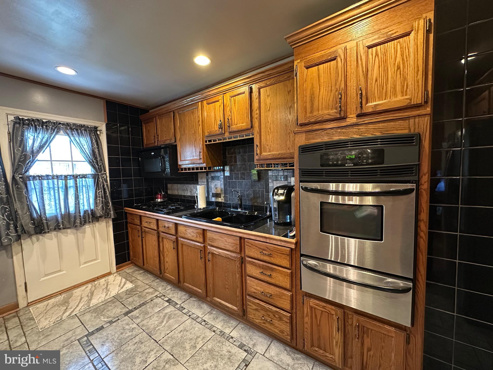 1808 Hillenwood Road Baltimore, MD 21239 - Photo 9 of 23 Kitchen