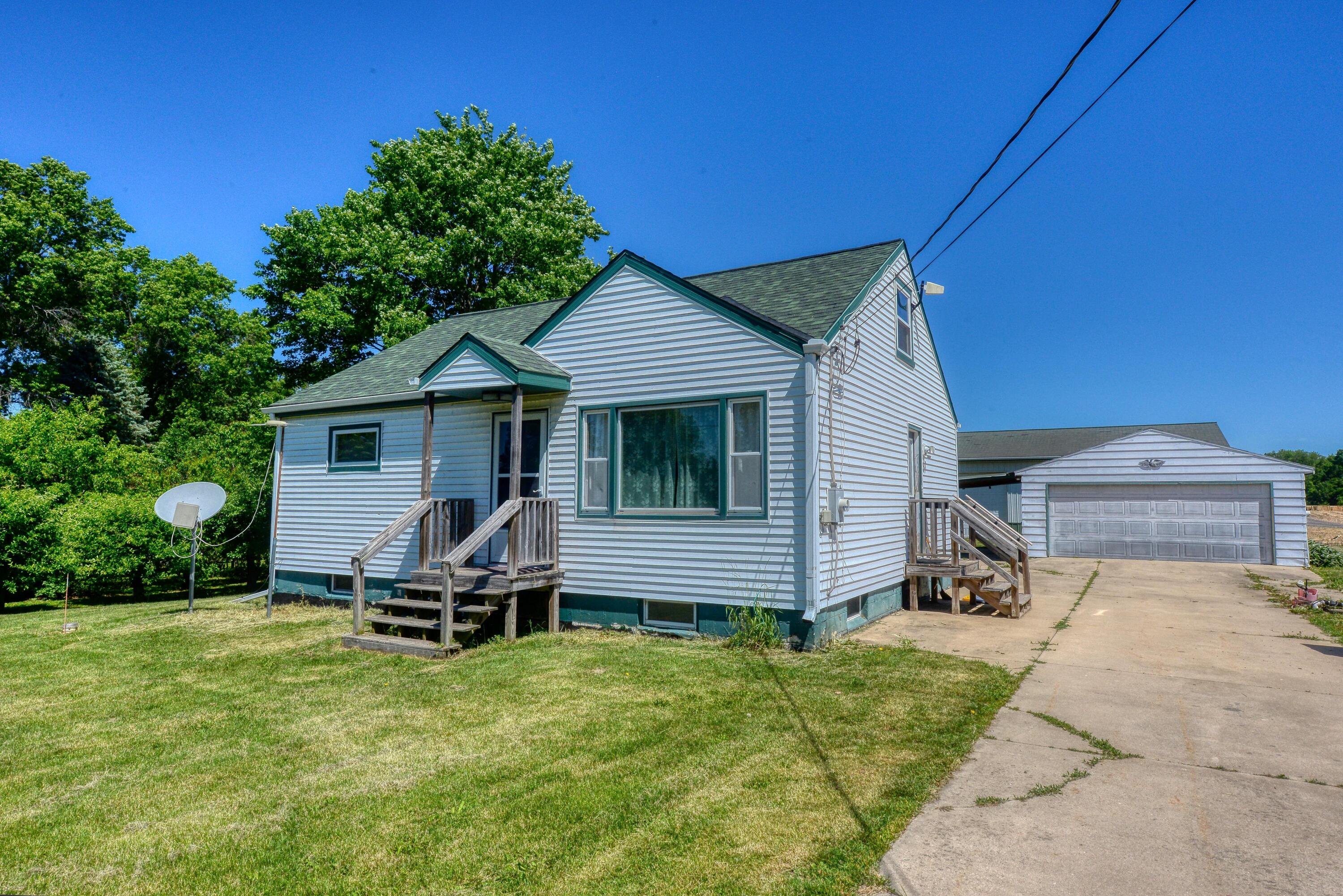761 Warren Woods Road Galien, MI 49113 - Photo 2 of 36 DSC_6879