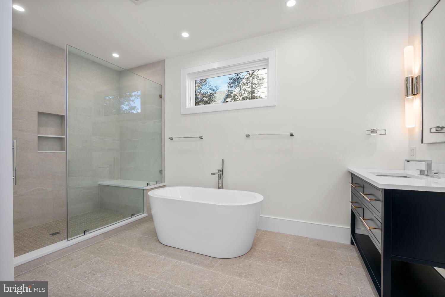 21485 Island Club Road Tilghman, MD 21671 - Photo 30 of 83 a bathroom with a sink and a bathtub