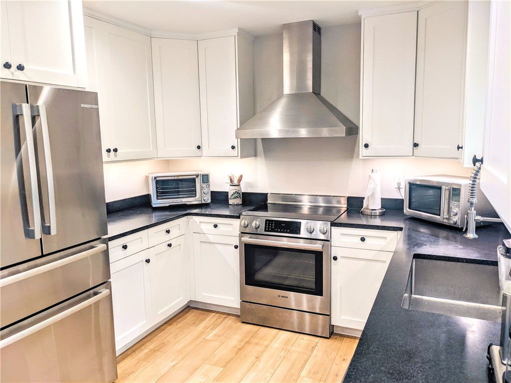 32 Pleasant View Drive Little Compton, RI 02837 - Photo 21 of 43 KITCHEN