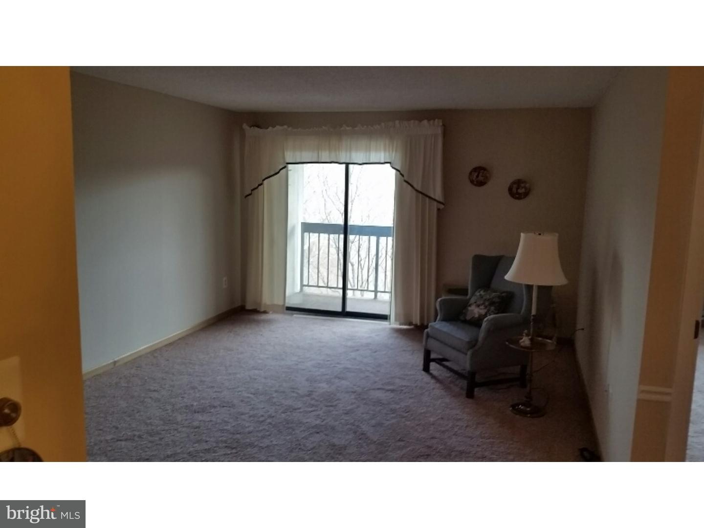 700 Avondale Road, Unit 7E Wallingford, PA 19086 - Photo 6 of 22 Living Room