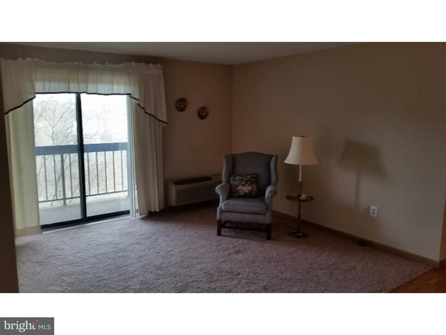 700 Avondale Road, Unit 7E Wallingford, PA 19086 - Photo 7 of 22 Living Room