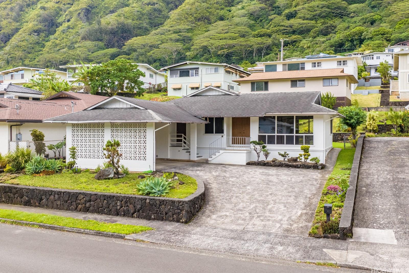 3380 Manoa Road Honolulu, HI 96822 - Photo 1 of 1 a front view of a house with garden