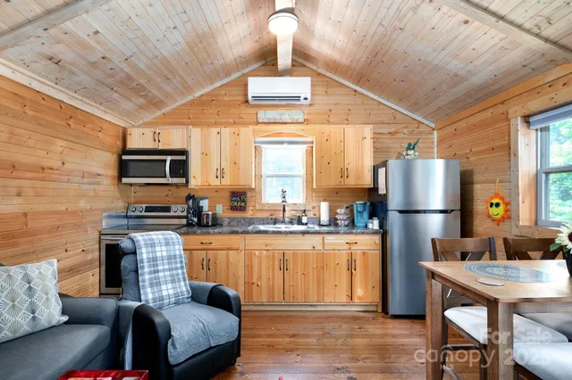 $2,400,000 | 127 Deer Hl Lane, Weaverville, NC 28787