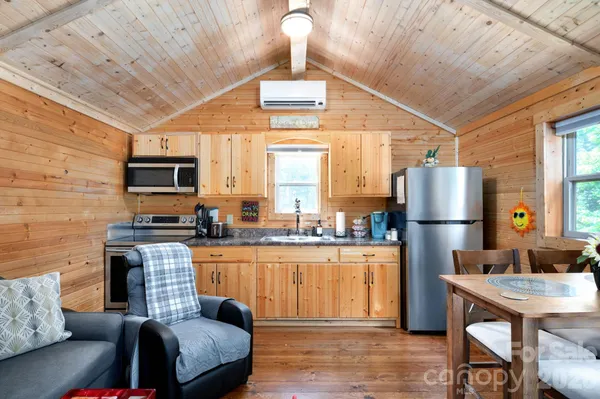 $2,400,000 | 119 Deer Hill Lane, Weaverville, NC 28787