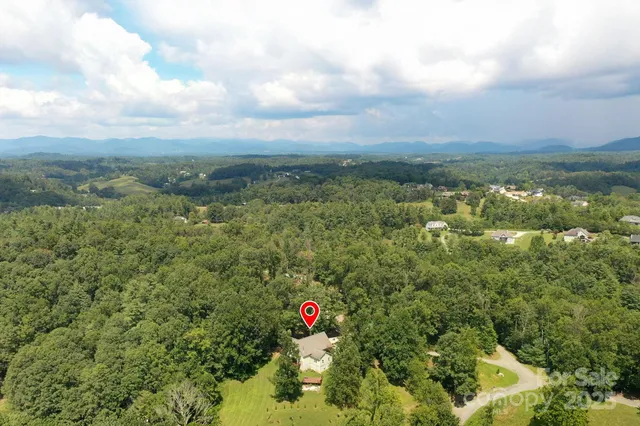 $2,400,000 | 127 Deer Hl Lane, Weaverville, NC 28787