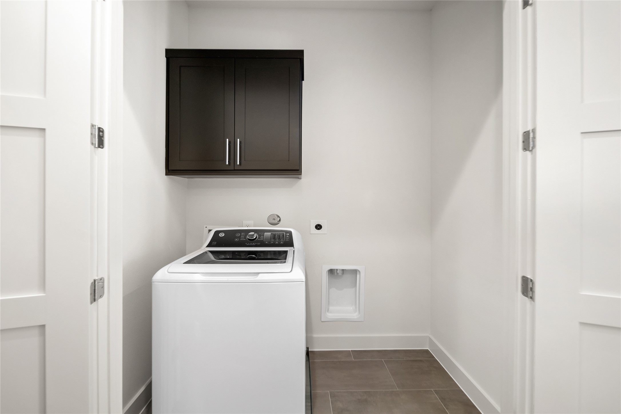 2408 Gray Street Houston, TX 77003 - Photo 20 of 23 a kitchen with a stove and a microwave