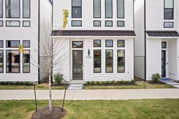 front a house with a yard