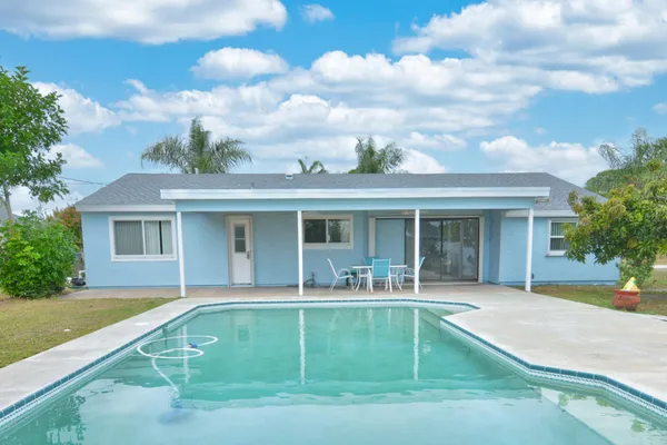 $399,999 | 420 Southeast Streamlet Avenue, Port St. Lucie, FL 34983