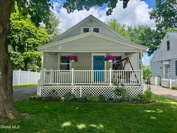 $259,900 | 13 Knickerbocker Road, Scotia, NY 12302