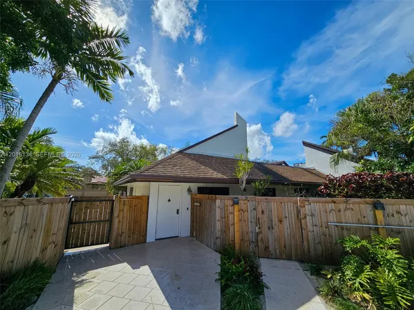 $3,050 | 7749 Southwest 100th Street, Unit 33, Miami, FL 33156