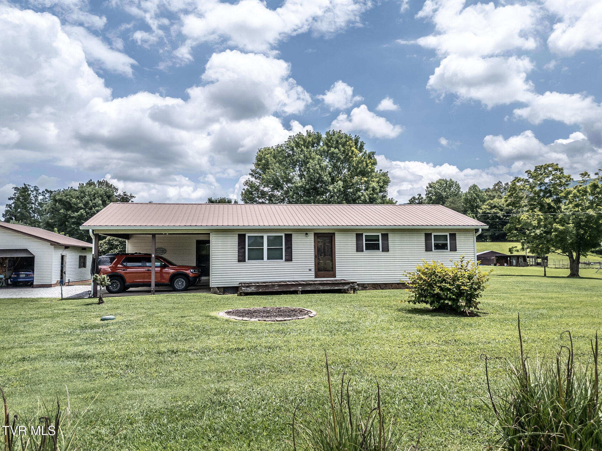 1145 Ricker Road Greeneville, TN 37743 - Photo 3 of 53 1145RickerG_053