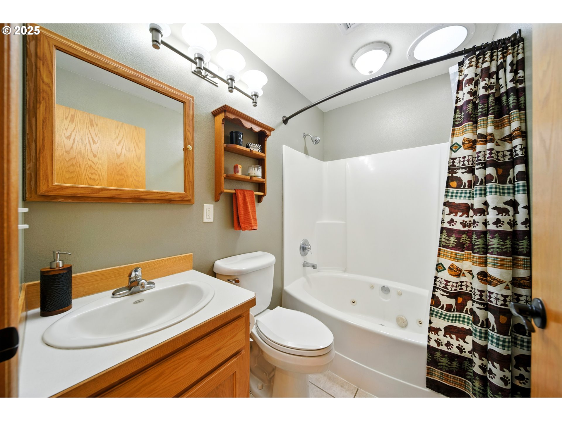 257 West Lincoln Street Athena, OR 97813 - Photo 19 of 37 a bathroom with a sink toilet and shower