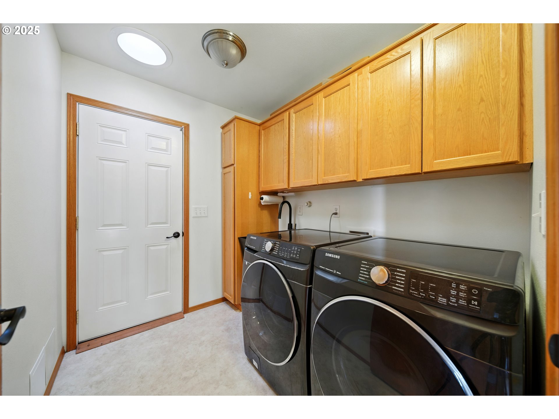 257 West Lincoln Street Athena, OR 97813 - Photo 27 of 37 a utility room with dryer and washer